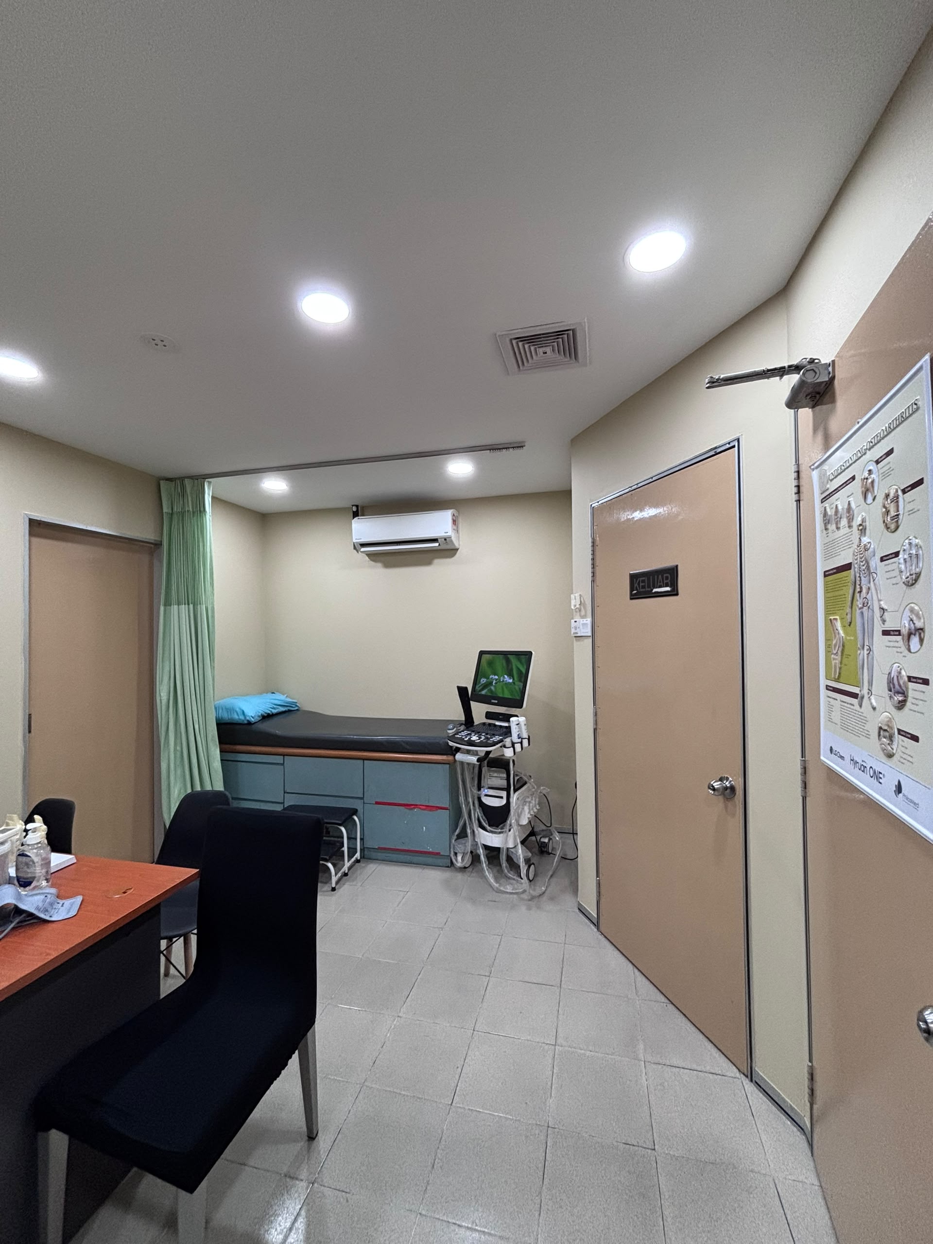 Reception Klinik Hadid Danau Kota