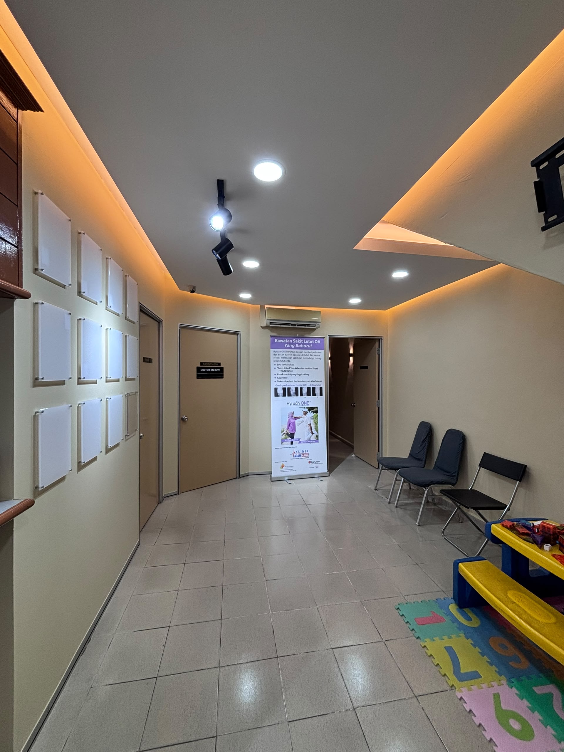 Waiting Area Klinik Hadid Danau Kota